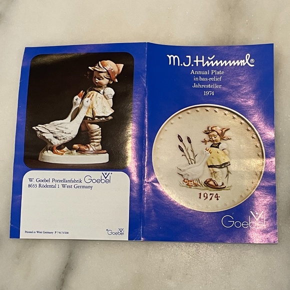 VINTAGE M.J. HUMMEL PLATE 1979 - "Singing Lesson" - Picture 14 of 15